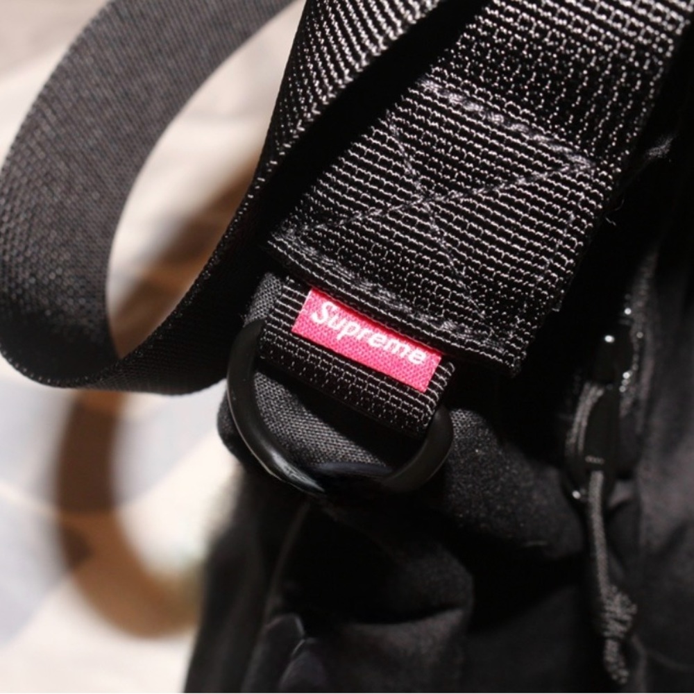 Supreme Black Messenger Bag - Picture 3 of 5